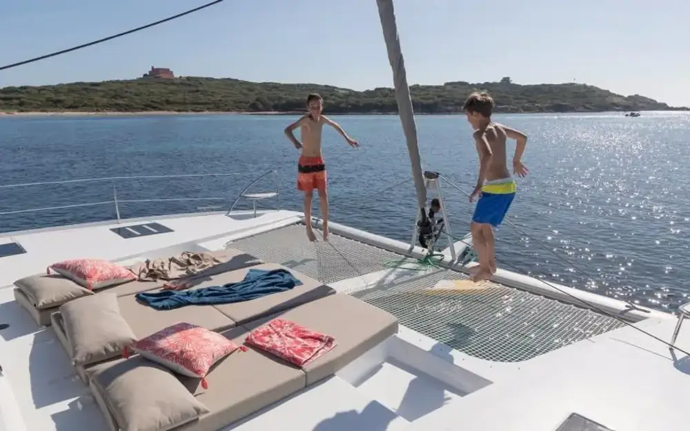 slider 8 Fountaine Pajot Saona 47
