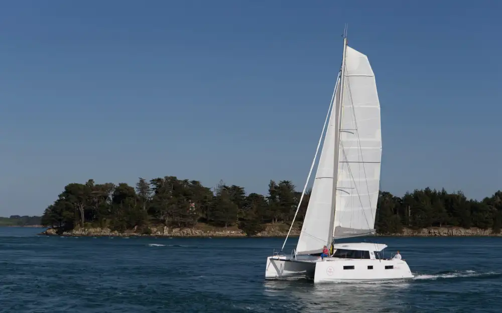 slider 4 Nautitech  40