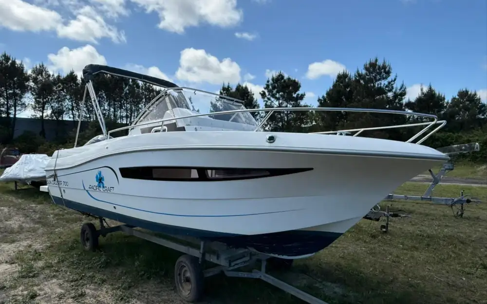 slider 1 Pacific Craft  700 SC