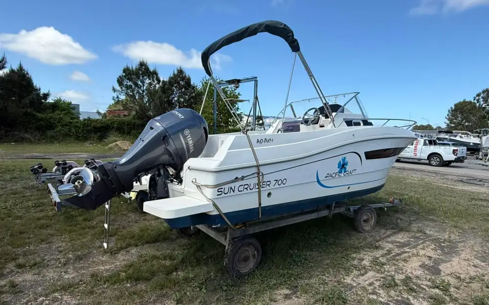 slider 8 Pacific Craft  700 SC