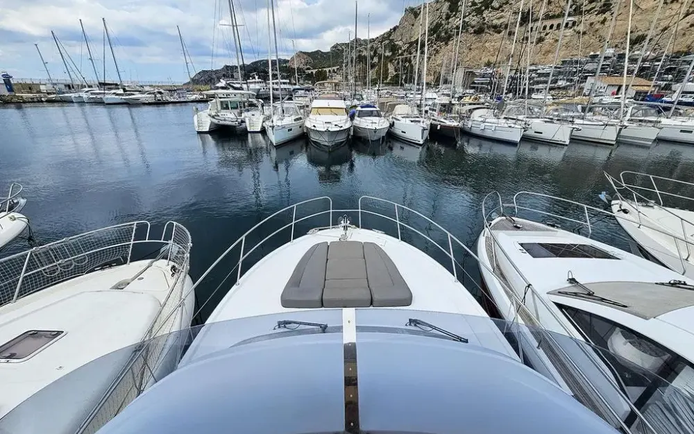 slider 13 Beneteau Antares 36