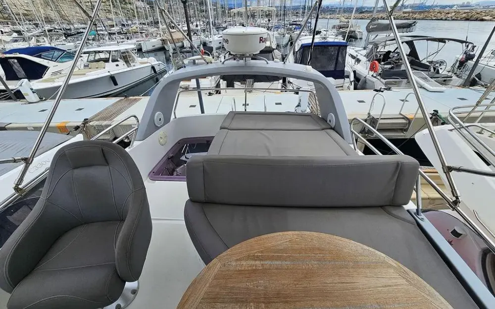 slider 14 Beneteau Antares 36