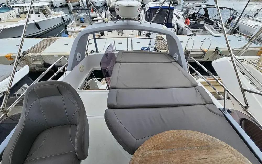 slider 15 Beneteau Antares 36