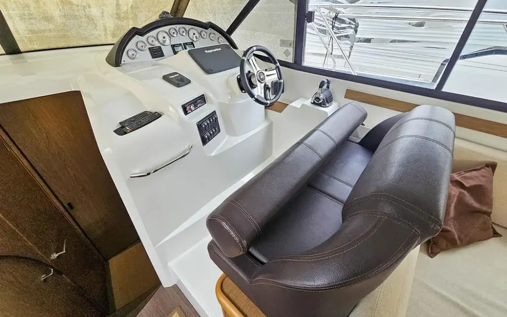 slider 21 Beneteau Antares 36