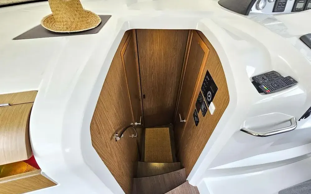 slider 23 Beneteau Antares 36