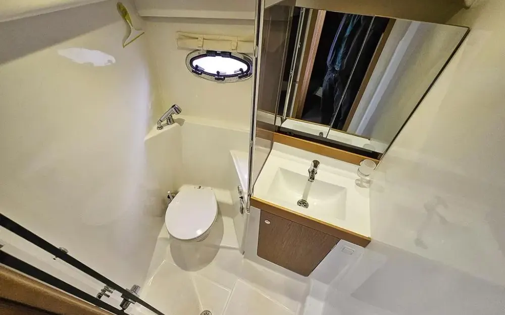 slider 27 Beneteau Antares 36