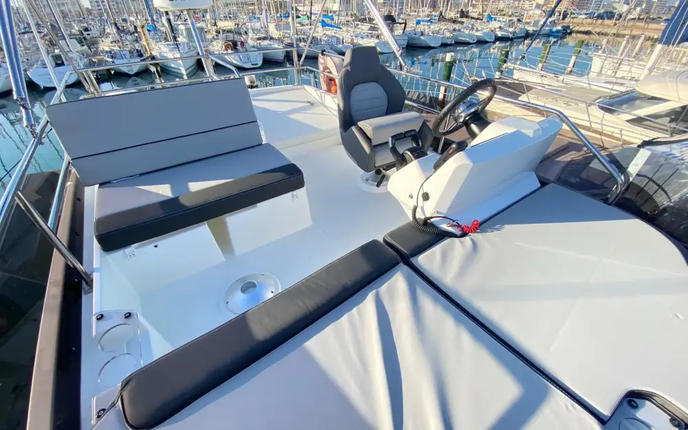 slider 37 Jeanneau Merry Fisher 1095 Fly