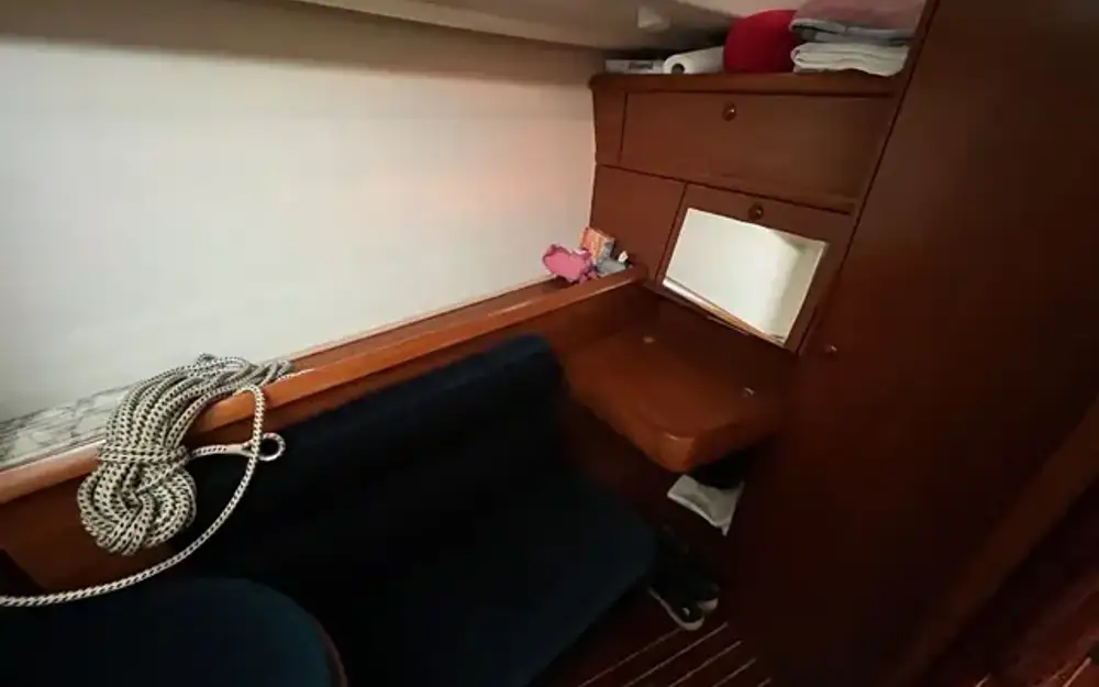 slider 17 Jeanneau Sun Odyssey 43