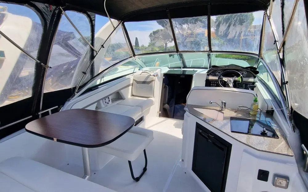 slider 7 Four Winns Vista 255