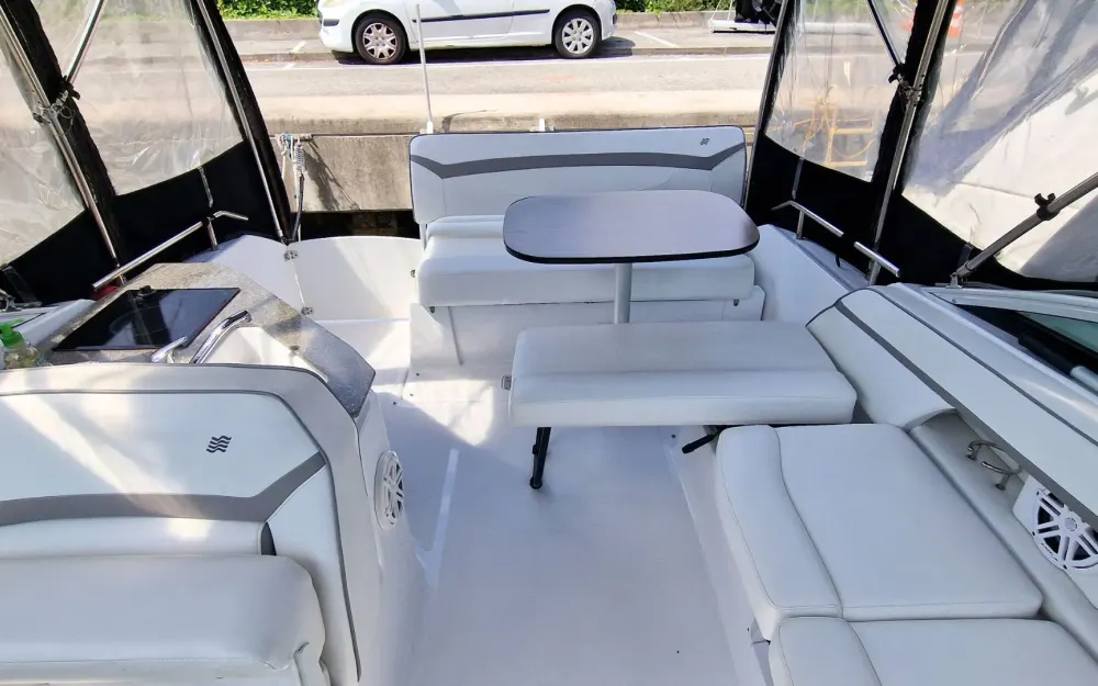 slider 14 Four Winns Vista 255