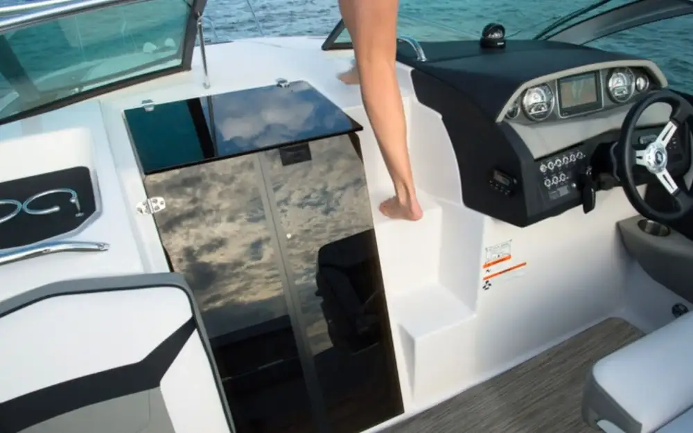 slider 6 Four Winns Vista 255