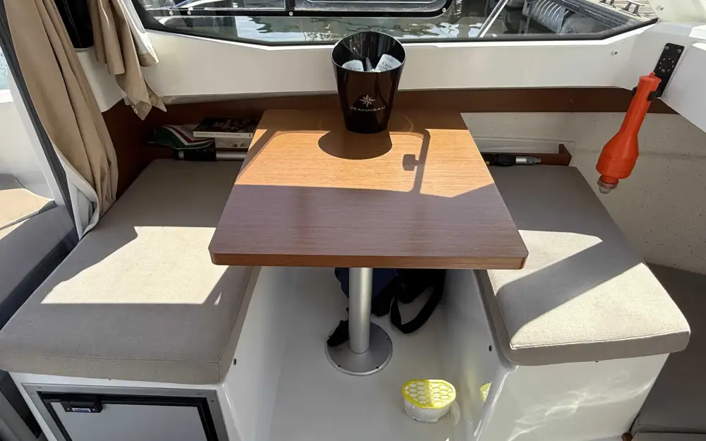 slider 10 Jeanneau Merry Fisher 605