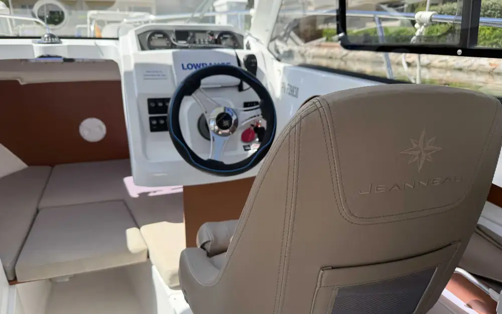 slider 11 Jeanneau Merry Fisher 605