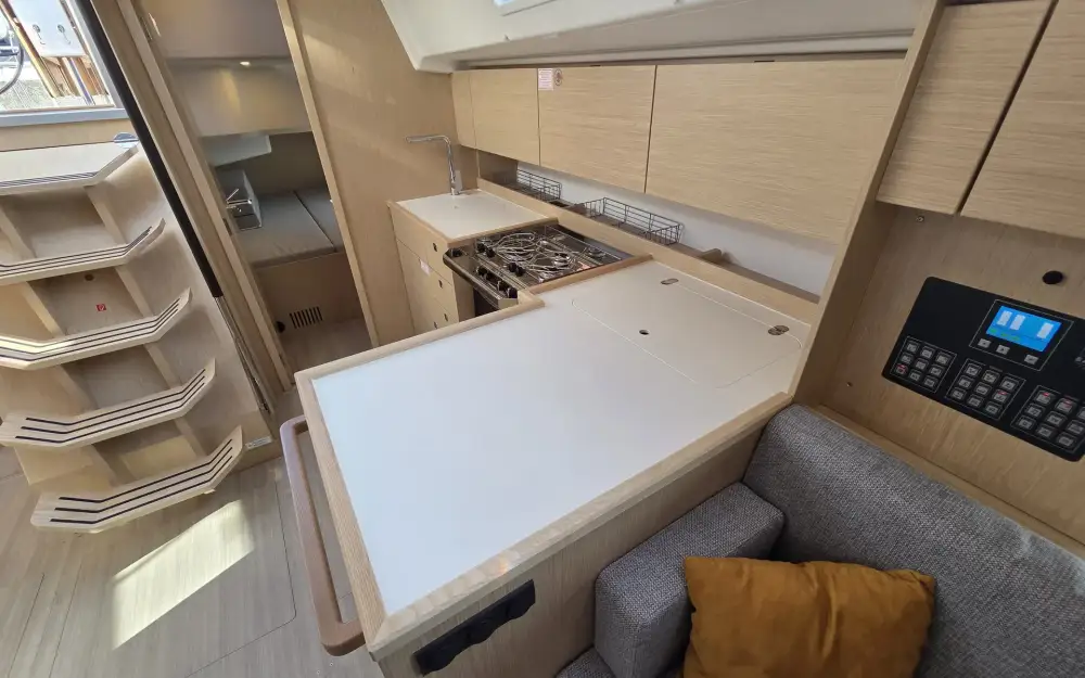 slider 11 Bavaria C42