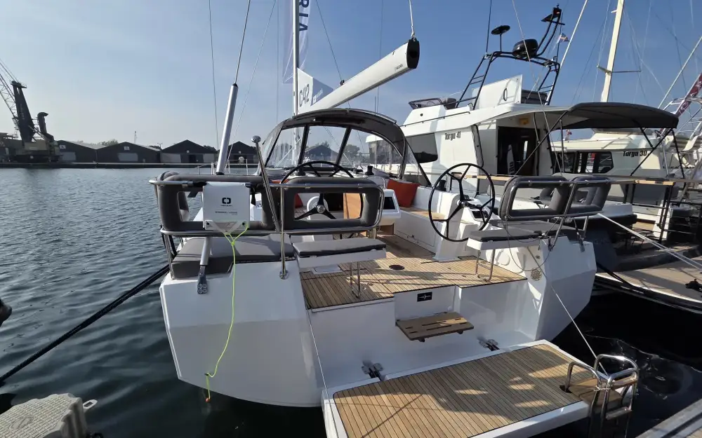 slider 1 Bavaria C42