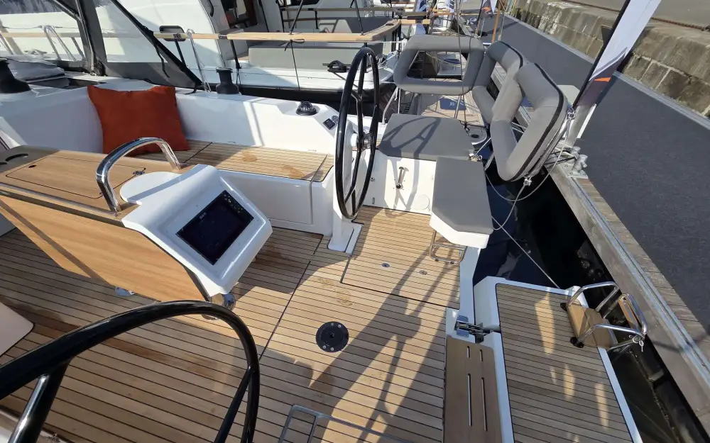 slider 2 Bavaria C42