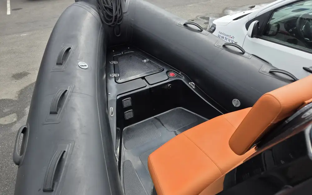 slider 8 Brig Navigator 570