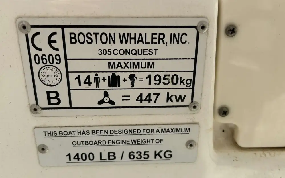slider 12 Boston Whaler  305 Conquest