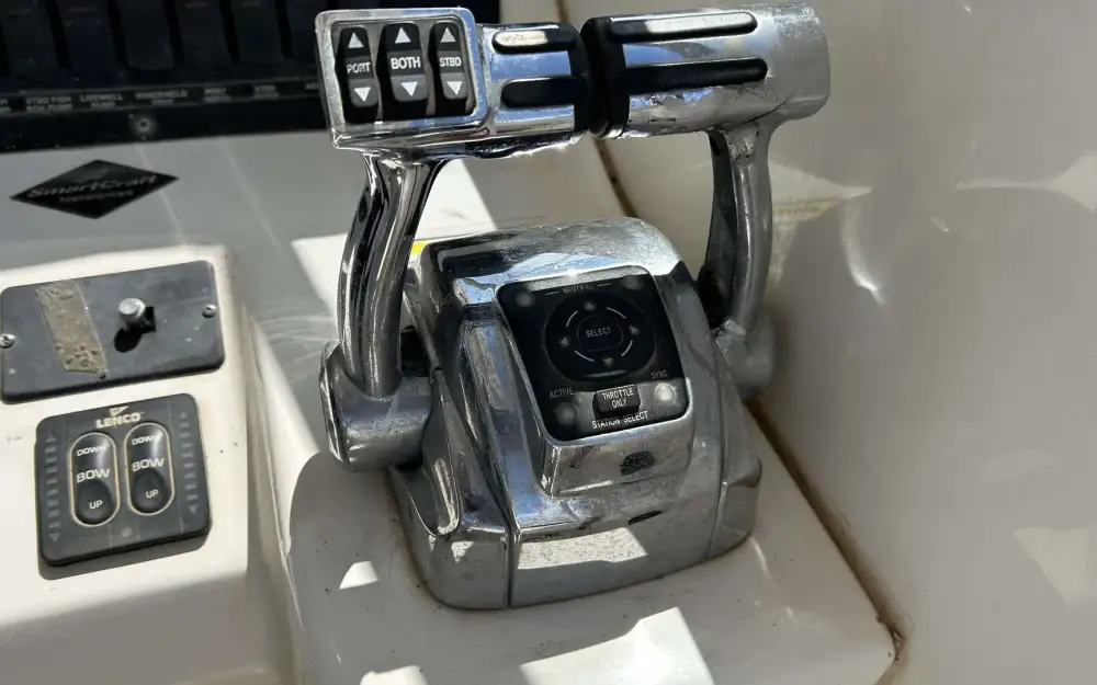 slider 7 Boston Whaler  305 Conquest