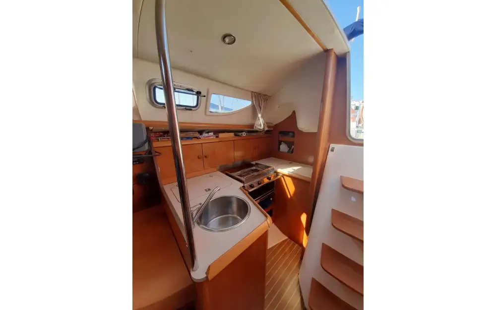 slider 13 Jeanneau Sun Odyssey 32