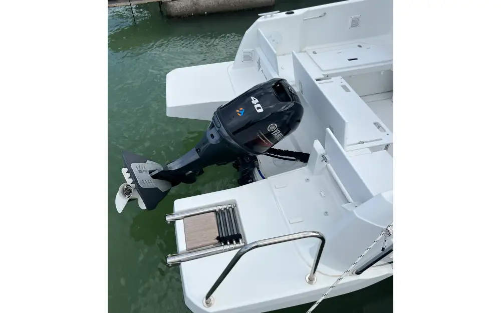 slider 10 Jeanneau Merry Fisher 605