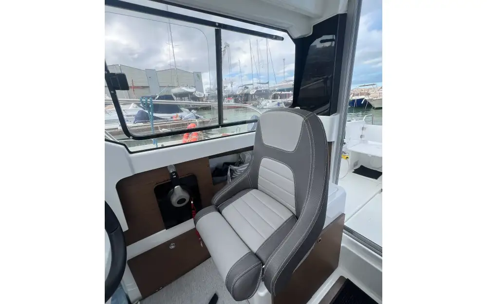 slider 11 Jeanneau Merry Fisher 605