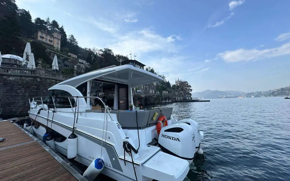 slider 9 Beneteau Antares 11