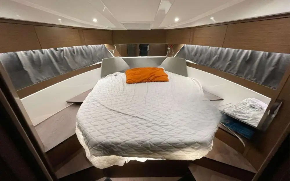 slider 13 Beneteau Antares 11