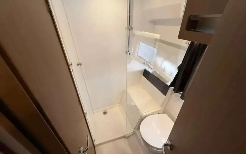 slider 15 Beneteau Antares 11
