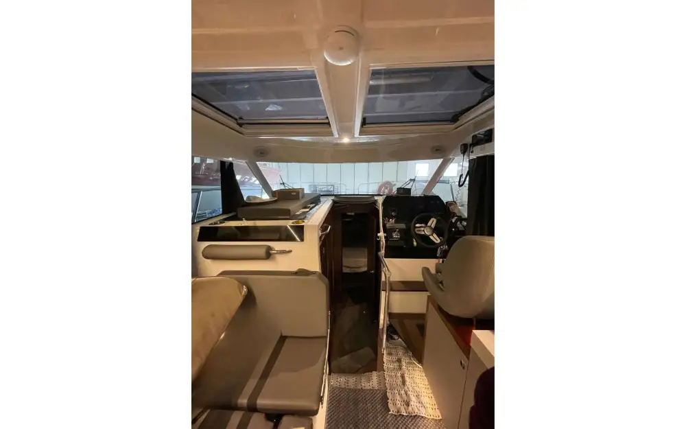 slider 2 Beneteau Antares 11