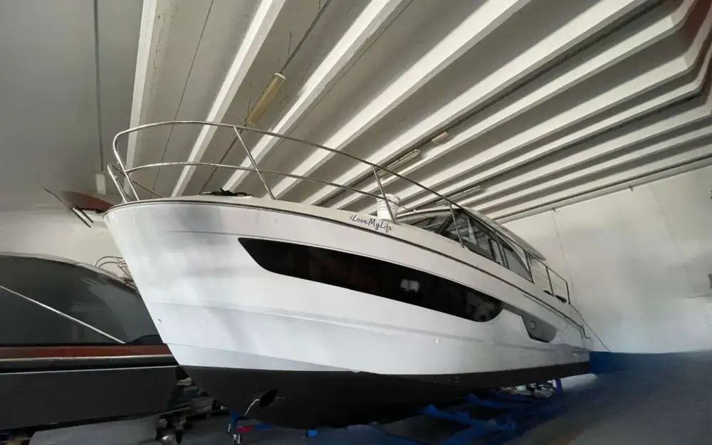 slider 5 Beneteau Antares 11