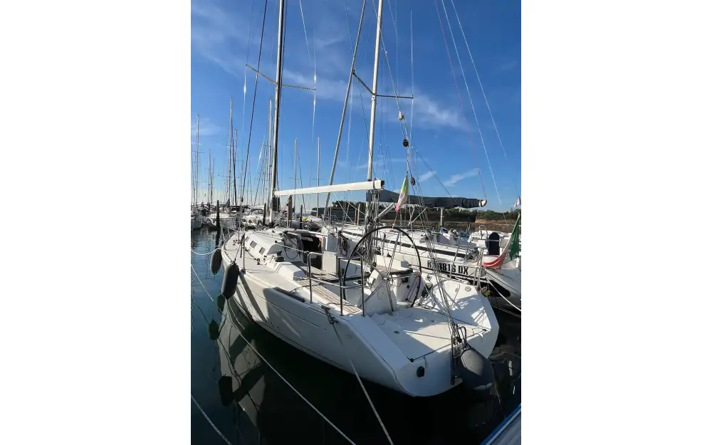 slider 1 Beneteau First 34.7