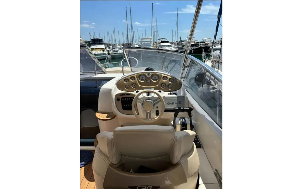 slider 5 Sessa Marine C30 Hard-Top