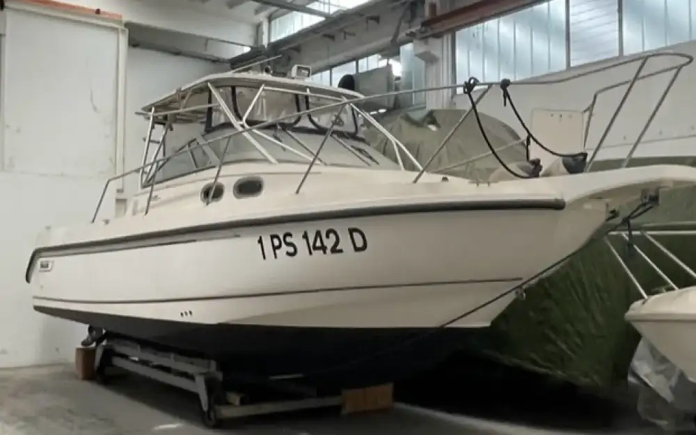 slider 0 Boston Whaler  28 Conquest
