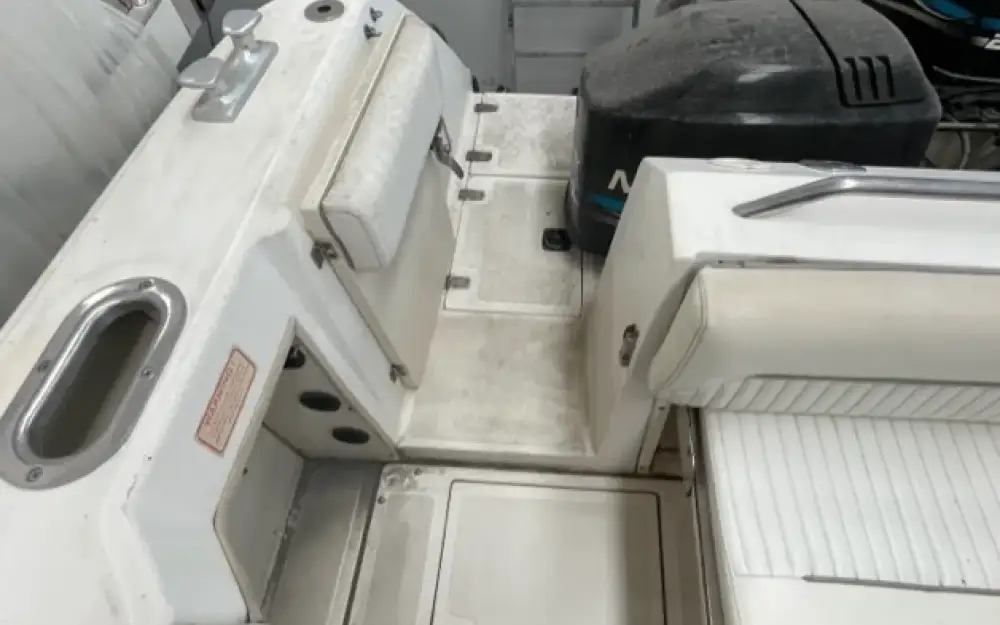 slider 10 Boston Whaler  28 Conquest