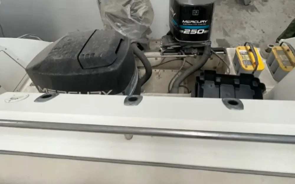 slider 13 Boston Whaler  28 Conquest
