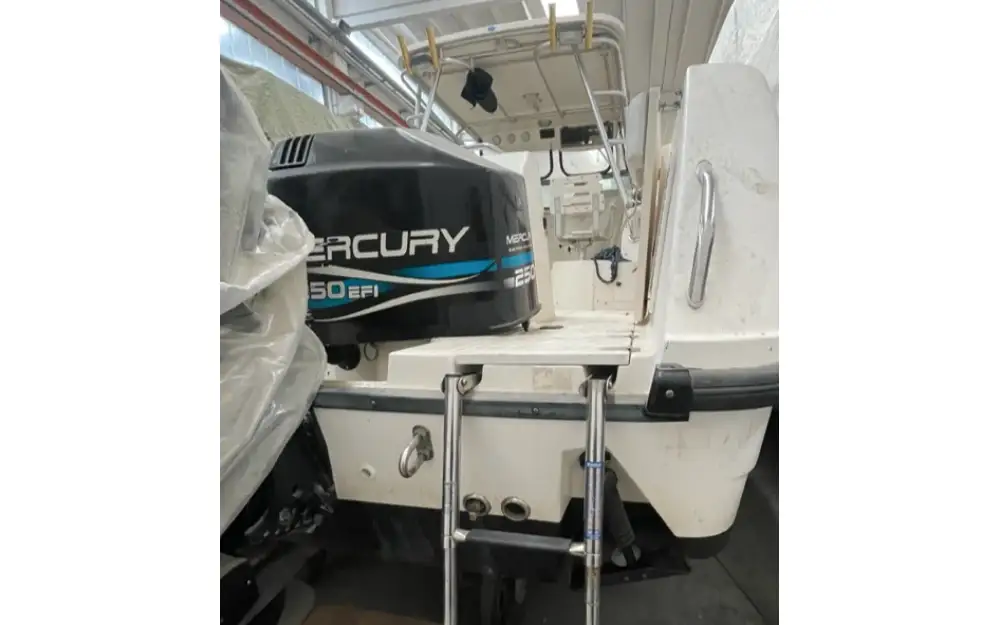 slider 14 Boston Whaler  28 Conquest