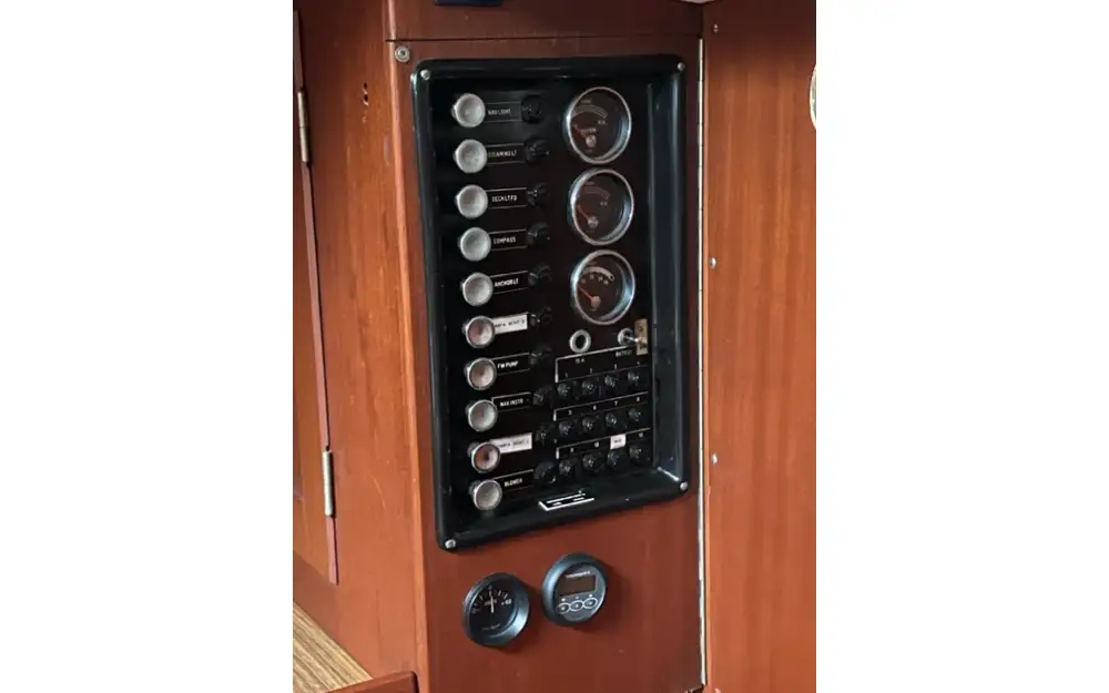 slider 11 Hallberg Rassy  38