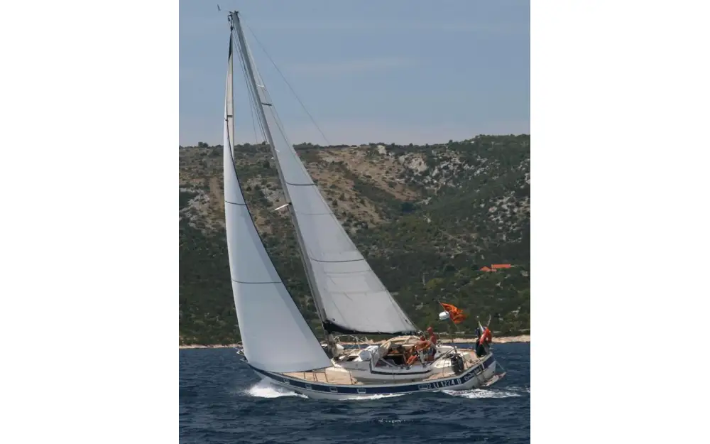 slider 17 Hallberg Rassy  38