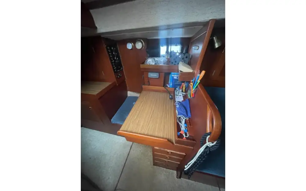 slider 21 Hallberg Rassy  38