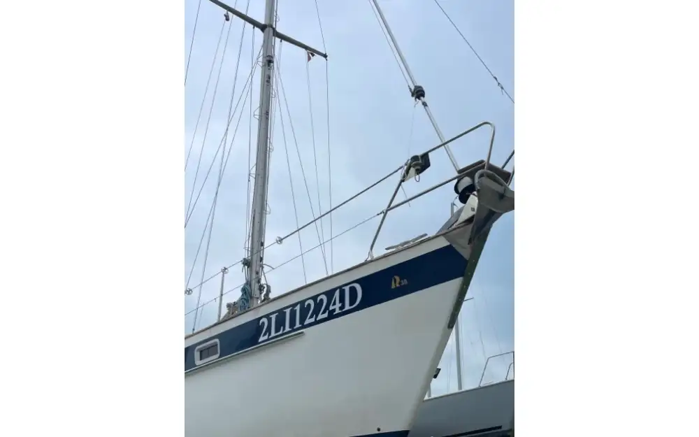 slider 22 Hallberg Rassy  38