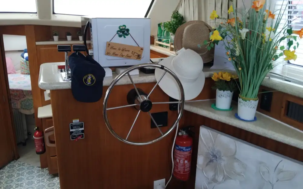 slider 18 Carver  406 Motor Yacht