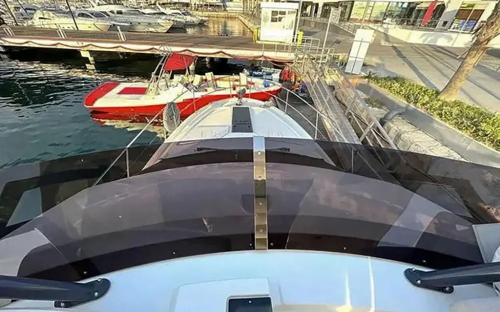 slider 12 Beneteau Monte Carlo 52