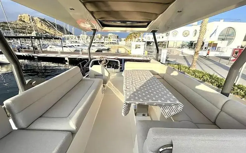 slider 1 Beneteau Monte Carlo 52