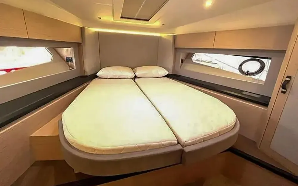slider 28 Beneteau Monte Carlo 52