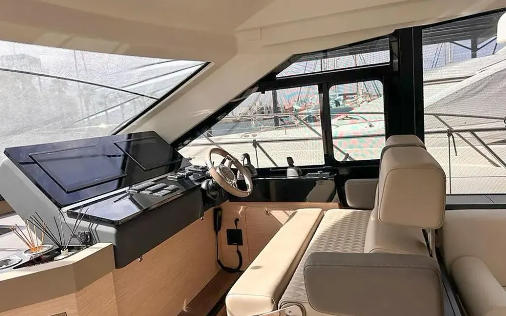 slider 2 Beneteau Monte Carlo 52