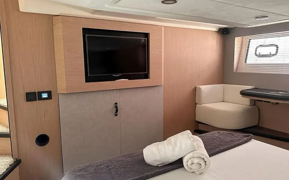 slider 29 Beneteau Monte Carlo 52