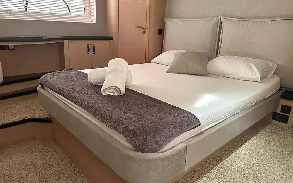 slider 31 Beneteau Monte Carlo 52