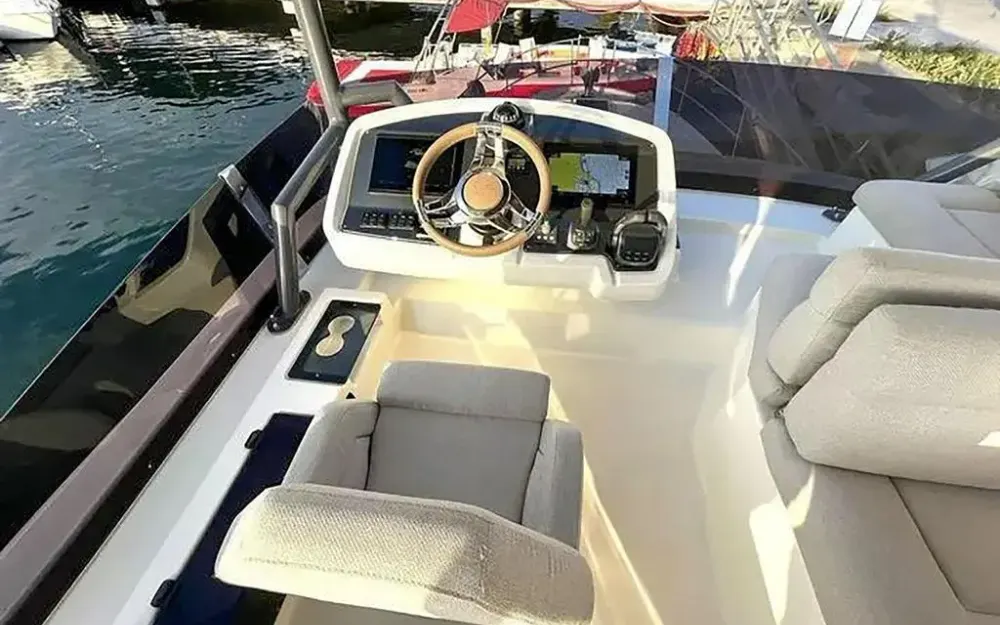 slider 8 Beneteau Monte Carlo 52