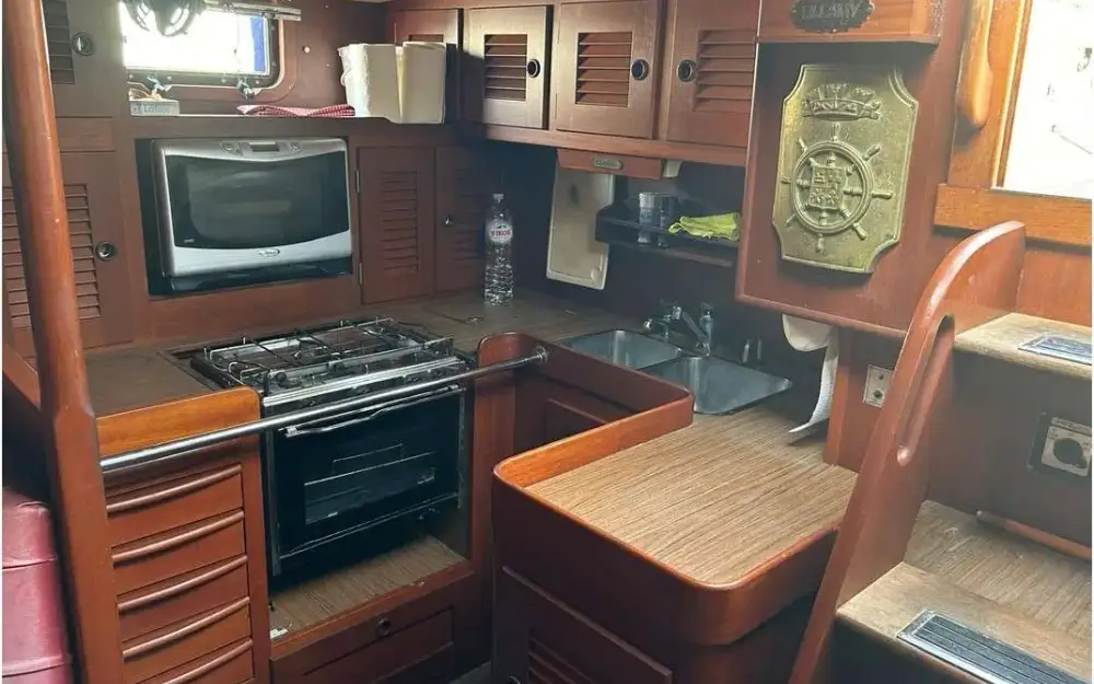 slider 7 Hallberg Rassy  49